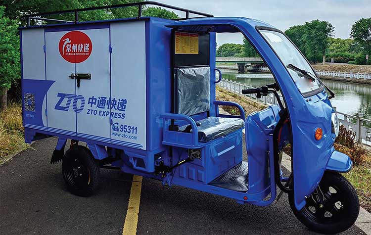 Closed Cargo Tricycle 04