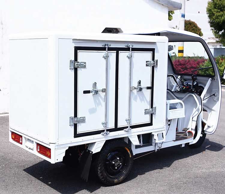 Insulated Electric Tricycle 01